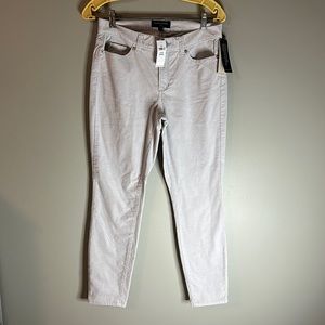 Banana Republic New pair of Woman’s size 27/4P corduroy skinny pants